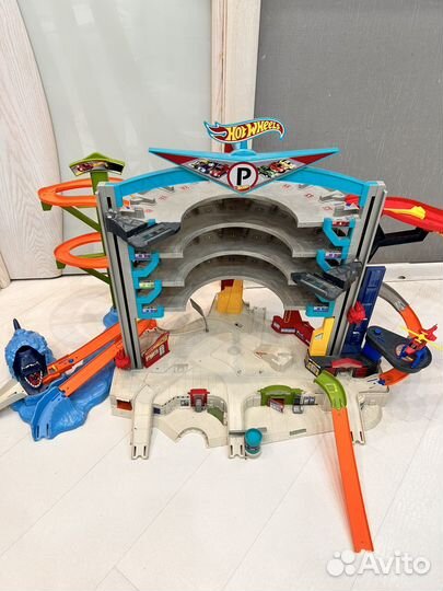 Hot wheels парковка