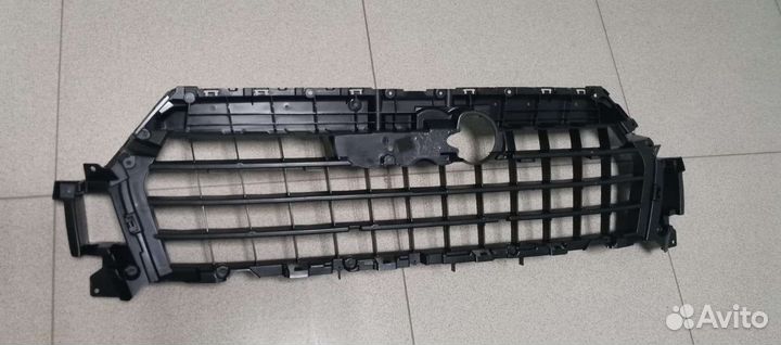 Audi Q7 4M кронштейн каркас решетки радиатора бамп