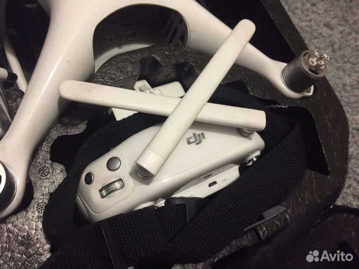 Квадрокоптер dji phantom 4 + доп. батарея + кейс