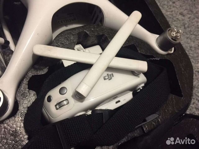 Квадрокоптер dji phantom 4 + доп. батарея + кейс
