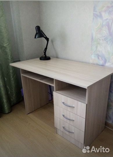 Письменный стол