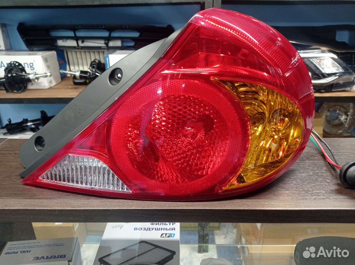 Фонарь задний правый Kia Spectra