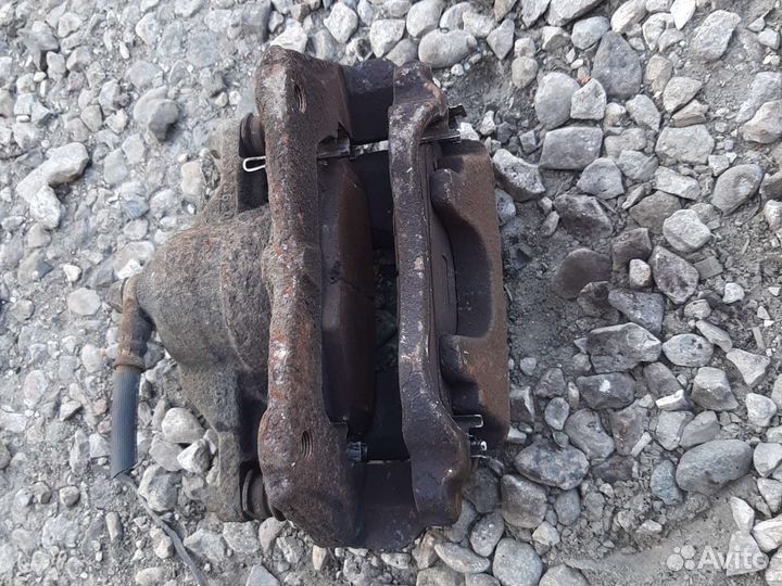 Супорт тормозной передний Тойота Авенсис 3 T270