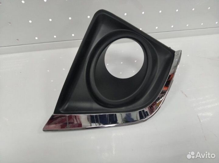 Накладка противотуманной фары Toyota Corolla E180