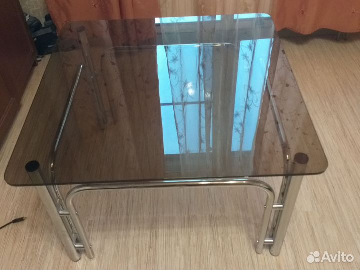 Стол стеклянный