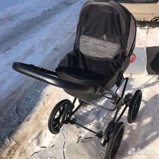 Прогулочная коляска с надувными колесами люлька