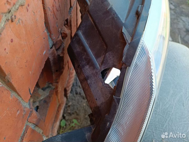 Фара левая,на датсун он до