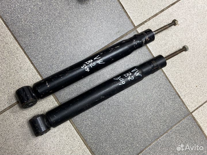 Задние амортизаторы vw passat b2 за 2 шт