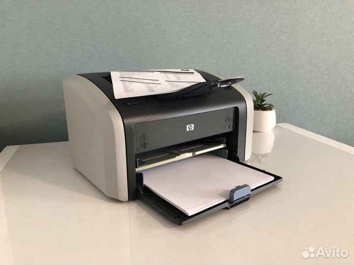 Принтер hp 1010 (пробег всего 7т.стр.)