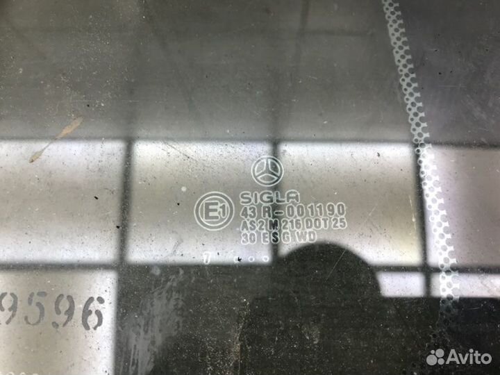 Форточка в крыло правая Mercedes Clk-Class W208