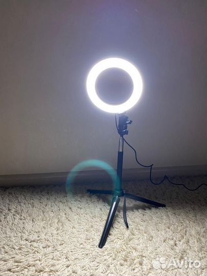 Маленькая кольцевая лампа