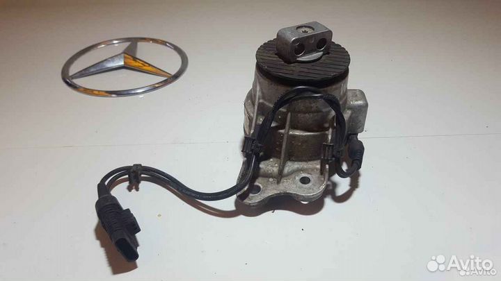 Опора двигателя справа Mercedes E GLC