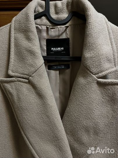 Пальто женское бежевое средней длины