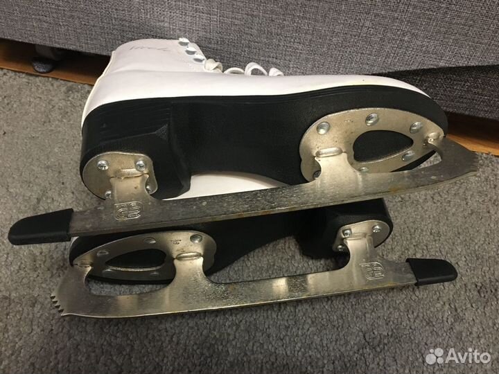 Коньки фигурные для девочки