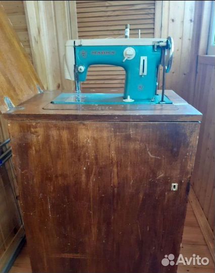 Швейная машина Чайка 2
