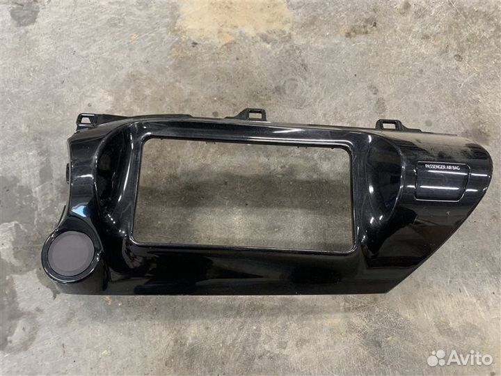 Рамка магнитолы Toyota Hilux Pick Up 2015-2020