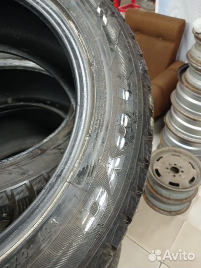 Toyo Observe Ice-Freezer 215/55 R17