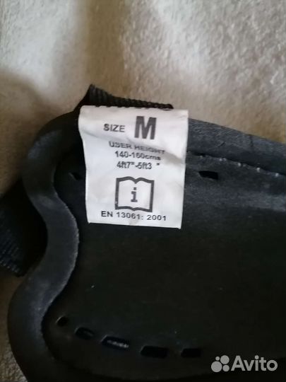 Щитки футбольные р. М