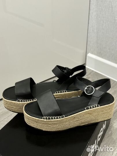 Босоножки женские 39 размер pull&bear