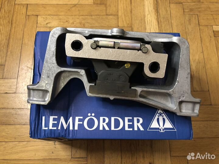 Опора двс Mercedes CLA Верхняя Правая Lemferder