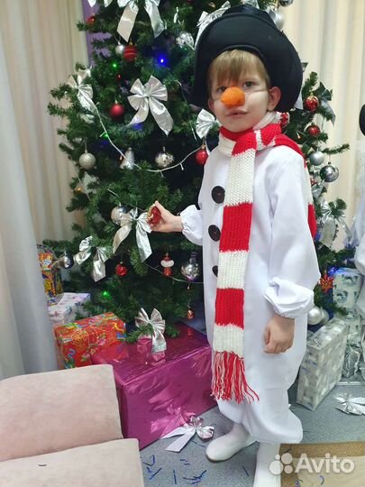 Новогодний костюм снеговик