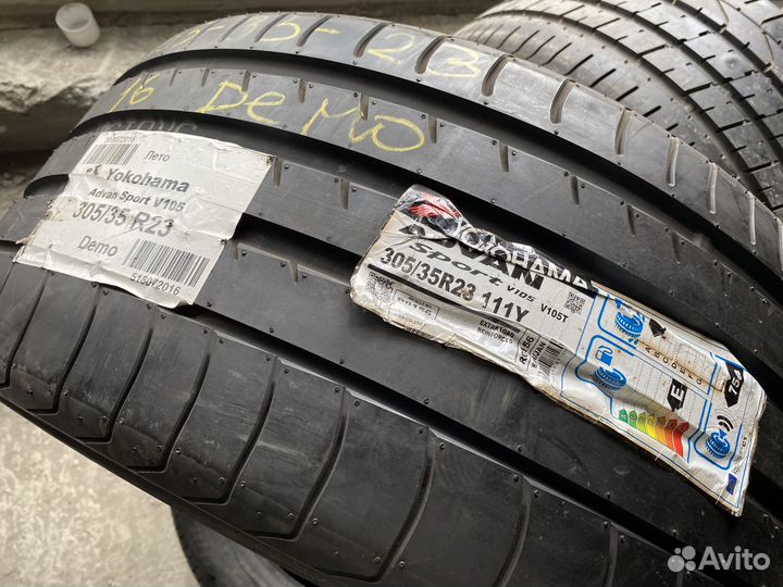 Yokohama Advan Sport V105 305/35 R23 111Y