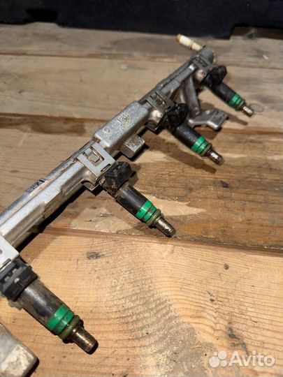 Топливная рампа Ford Fiesta 1.6 2005