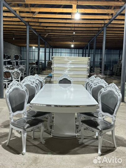 Кухонный стол и стулья