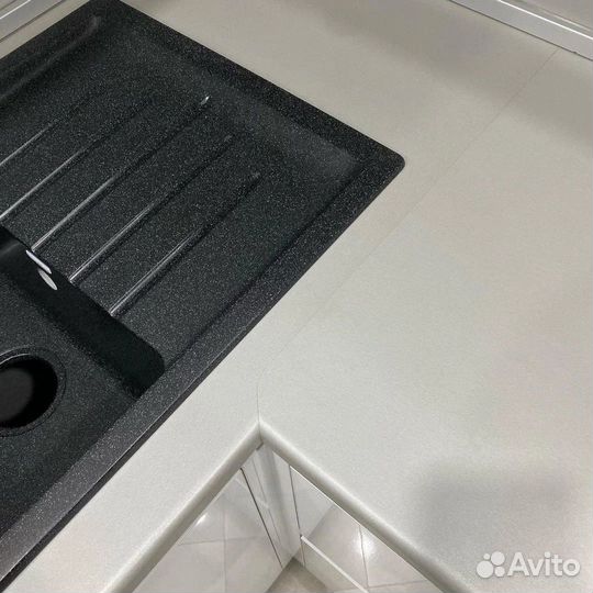 Кухня новая угловая