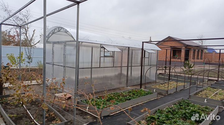 Навесы из поликарбоната, профлиста, мягкой кровли