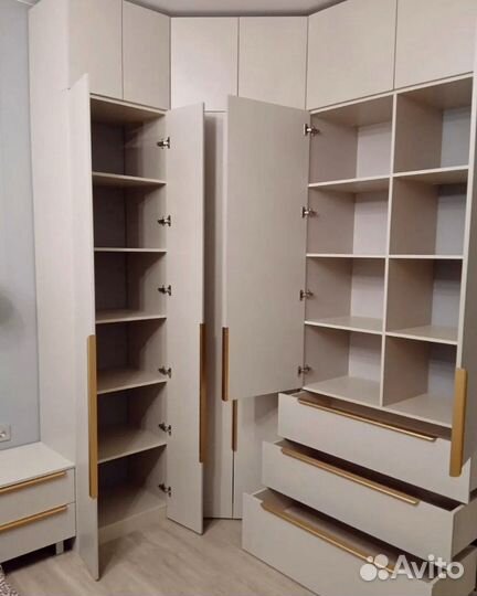 Шкаф распашной угловой