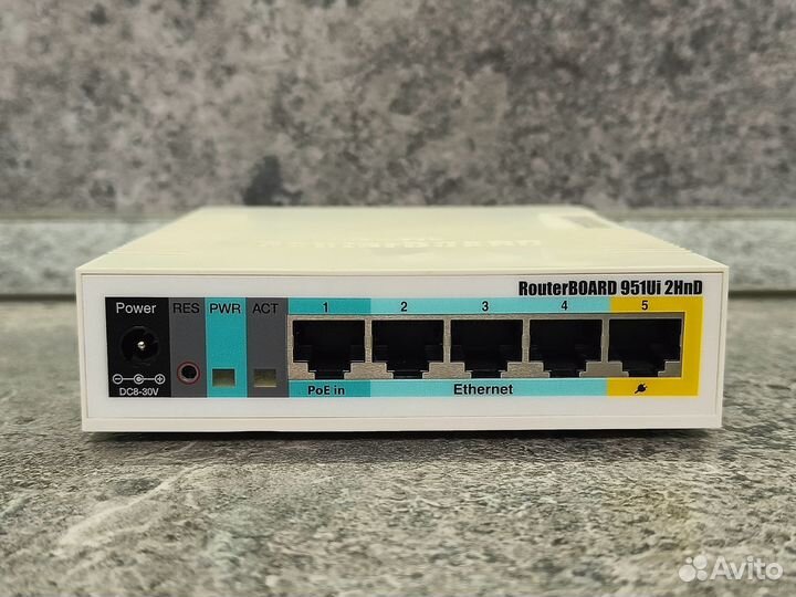 Wi-Fi роутер MikroTik RB951Ui-2HnD