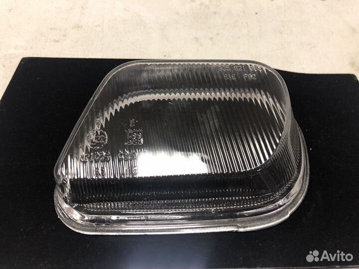 Стекло противотуманок Мерседес W210