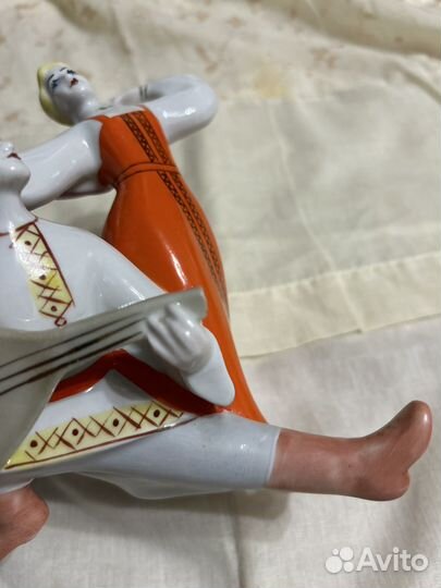 Статуэтка Русский танец с балалайкой