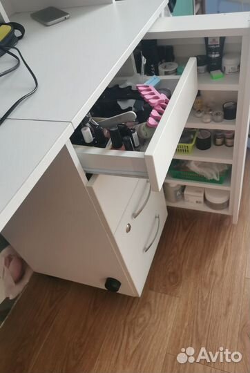 Маникюрный стол складной