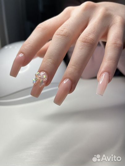 Модель на маникюр