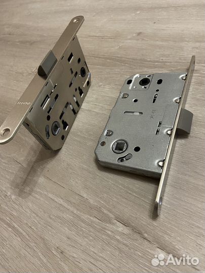 Замки дверные врезные новые