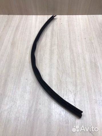 Уплотнительная резинка передняя правая Nissan