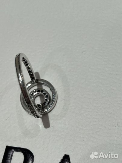 Pandora кольцо логомания