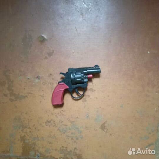 Пистолет на пистонах