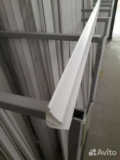 Потолочный плинтус