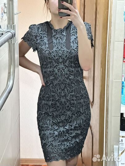 Платье серое M
