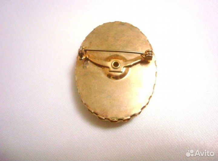 Винтажная брошь. венок. США