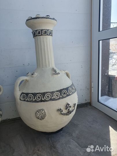 Кувшин декоративный для сада из бетона