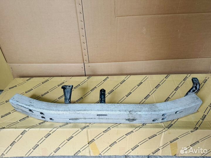 Усилитель бампера Toyota Land Cruiser Prado 150