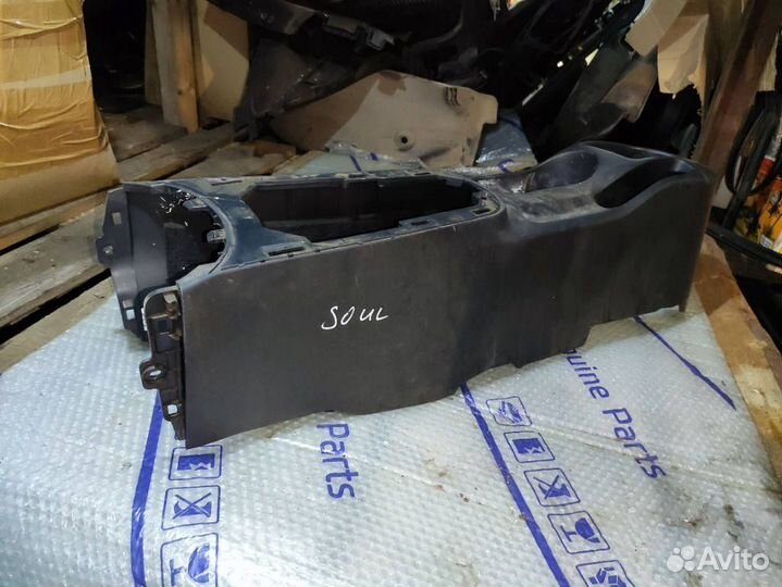 Консоль центральная 84611-2к000 Kia Soul 1