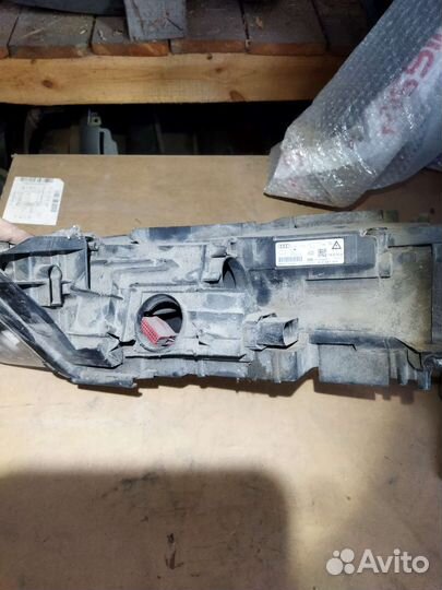 Фара правая Audi Q3 донор