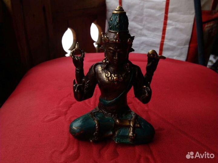 Буда четырехрукий