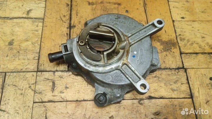 Насос вакуумный Audi A4 B7 2.0 2009