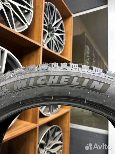 Michelin X-Ice North 4 SUV 285/45 R22 114T